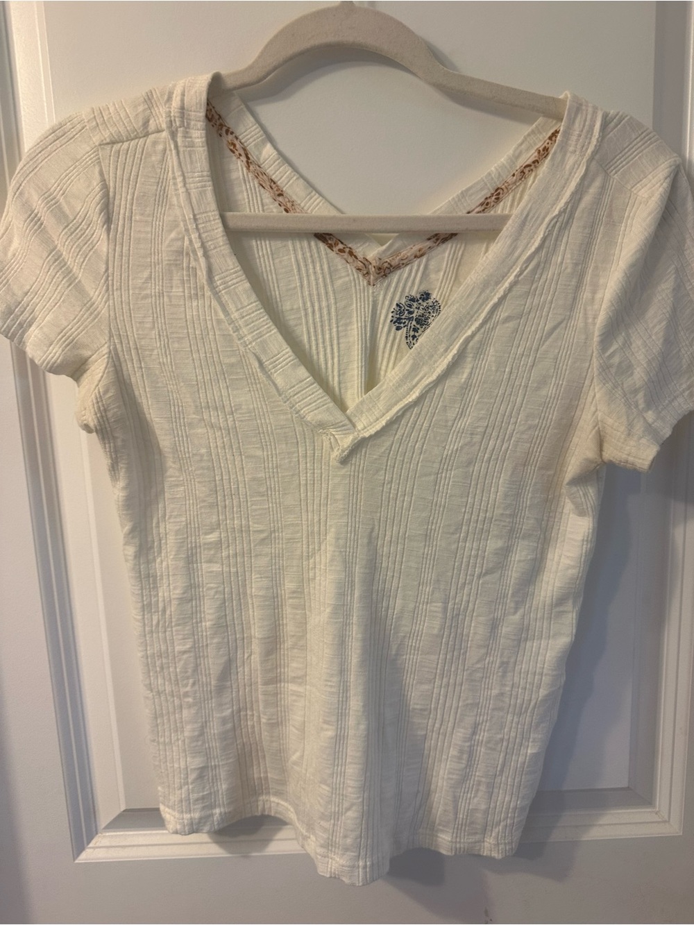 Pilcro Cream V-Neck Ribbed Short Sleeve Top